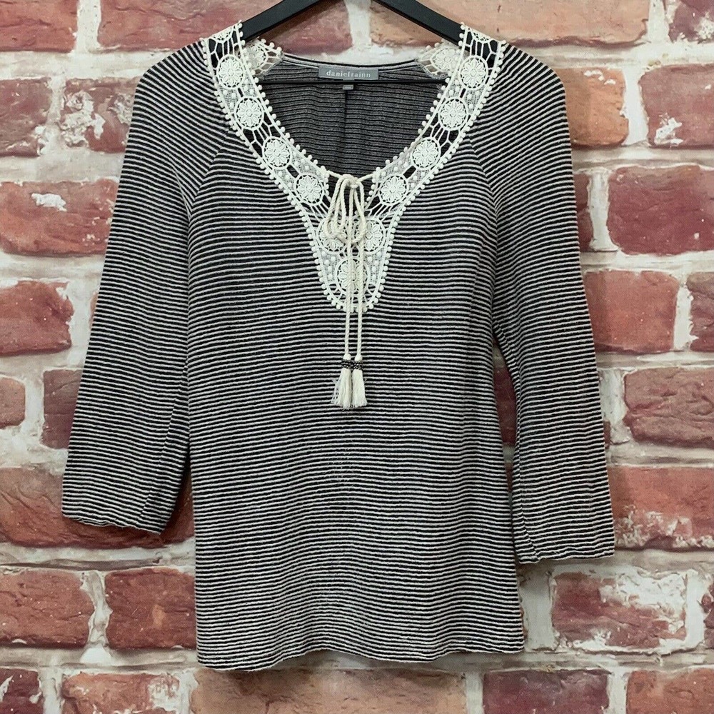 ANTHROPOLOGIE DANIEL RAINN TOP XS BLACK WHITE STRIPED BOHO EMBROIDERED SHIRT